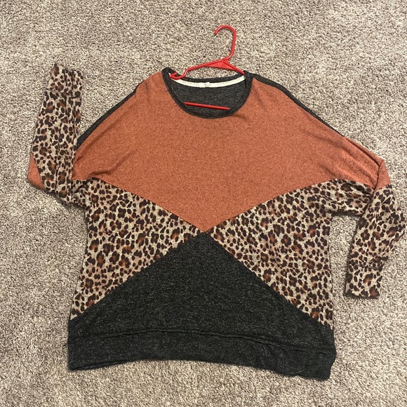 Multicolored/leopard top - Picture 3 of 3